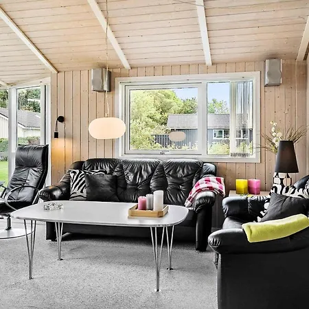 بيت للعطل Newer Well Maintained Holiday With And Sauna