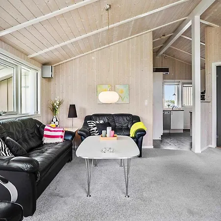 Newer Well Maintained Holiday With And Sauna *